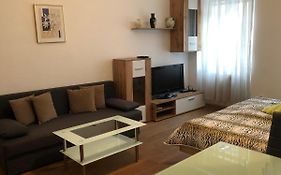 Green Apartment